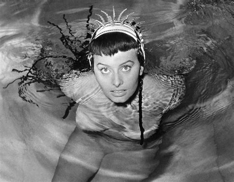 sophia loren topless movies|Sophia Loren As CLEOPATRA Swimming Naked In The TempLe。